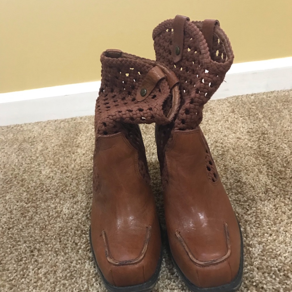 Boots that come to calf